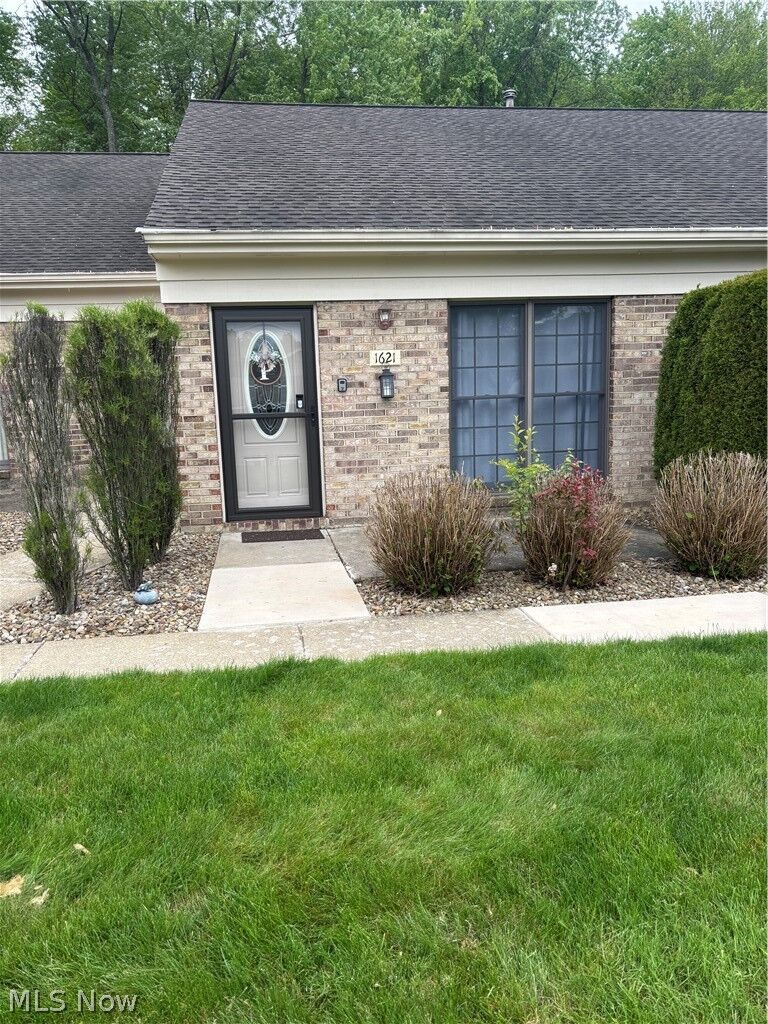Property Photo:  1621 Westhampton Drive  OH 44515 