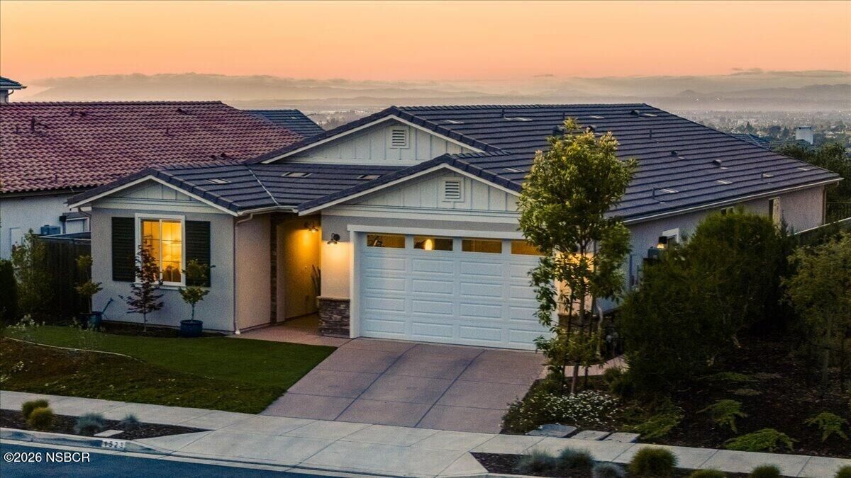 Property Photo:  1523 Copperberry Way  CA 93455 