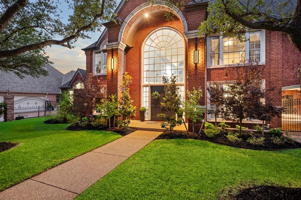 Property Photo: 2906 Cottonwood Lane TX 76034