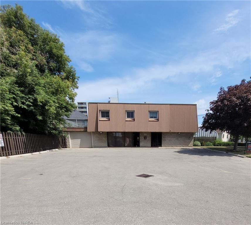 Property Photo:  325 Fairview Drive 3  ON N3R 2X3 