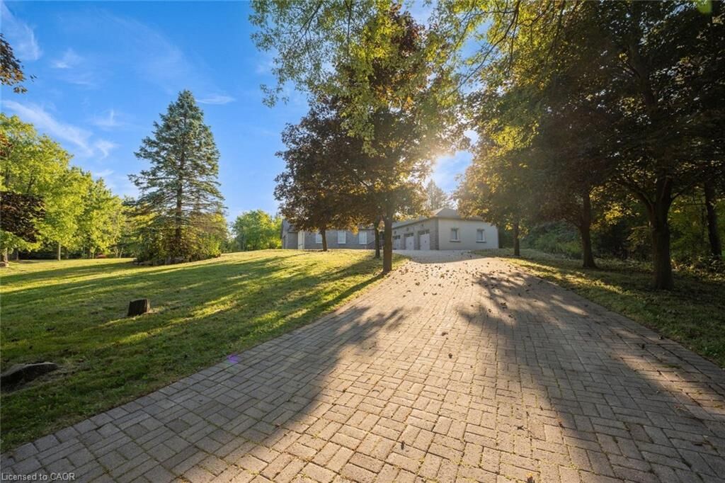 Property Photo:  8 Ridgewood Drive  ON L4E 3M1 