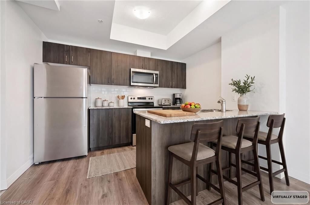 Property Photo:  108 Garment Street 1801  ON N2G 3B8 