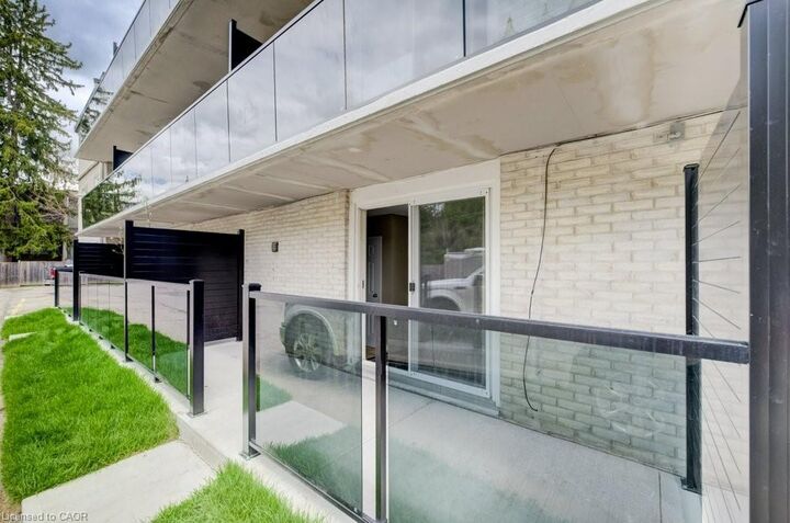 Property Photo:  930 Eagle Street N 3  ON N3H 1C4 