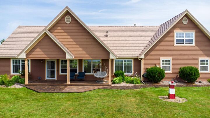 217 Campbells Way — photo 1