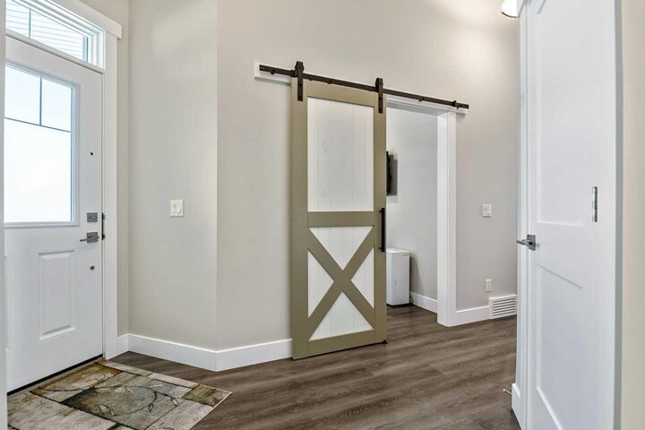 Property Photo:  30 Highwood Drive NW  AB T1S 5S3 