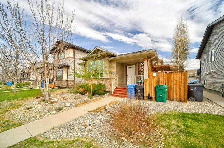 Property Photo:  121 Mt Sundance Crescent W  AB T1J 0L4 
