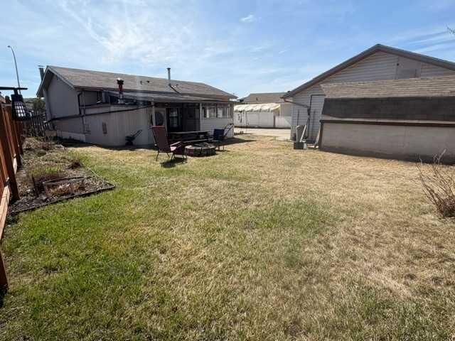 Property Photo:  312 12 Street SE  AB T0G 2A3 