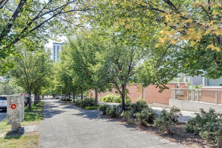 Property Photo:  990 Centre Avenue NE 108  AB T2E 2M9 