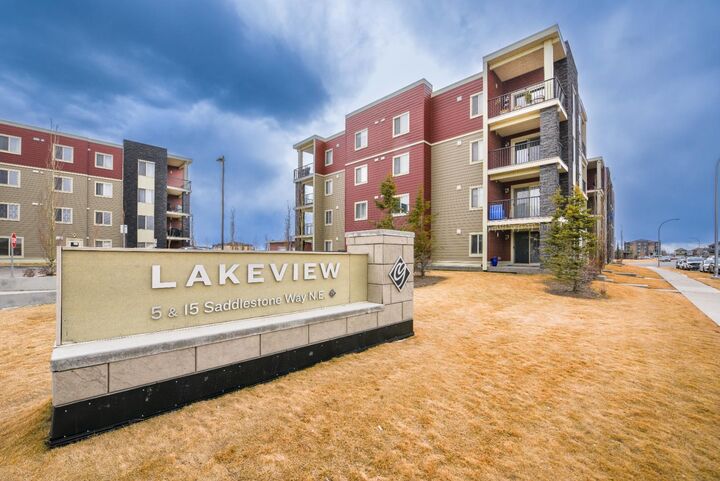 5 Saddlestone Way NE 302 — photo 1