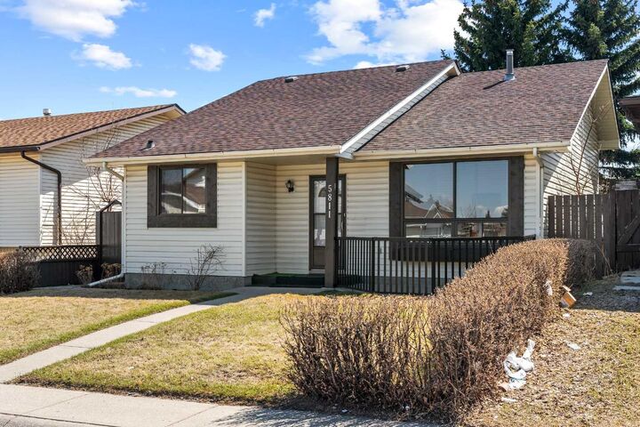 Property Photo:  5811 Templehill Road NE  AB T1Y 4C1 