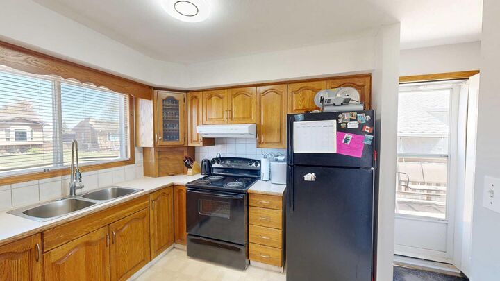 Property Photo:  2119 17A Avenue  AB T1M 1K3 