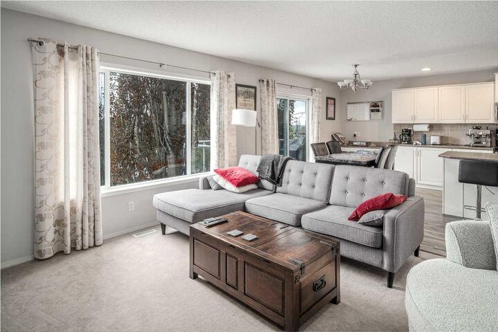 Property Photo:  4 Springbank Bay SW  AB T3H 5E4 