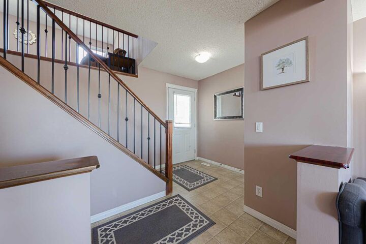 Property Photo:  133 Saddlefield Place NE  AB T3J 4Z3 