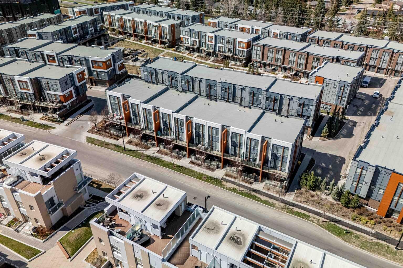 Property Photo:  4020 Norford Avenue NW  AB T3B 6G6 
