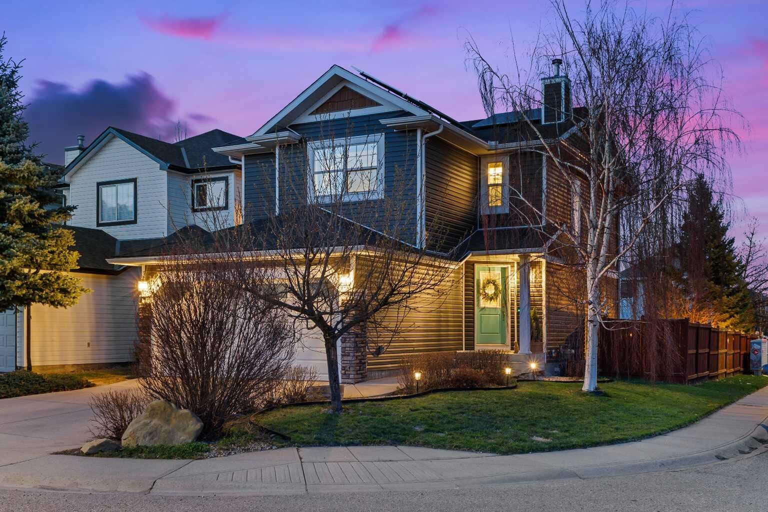 Property Photo:  92 Bridlewood Park SW  AB T2Y 3R8 