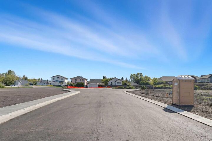 Property Photo: 15 Dunham Court NW AB T0L 2A0