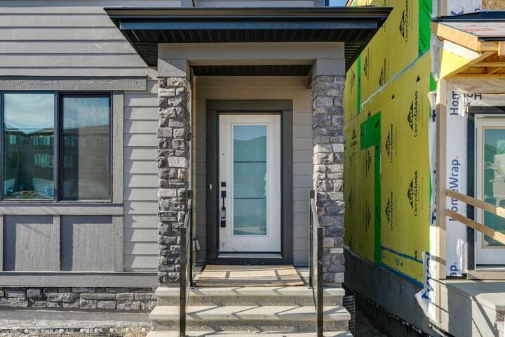 Property Photo: 49 Bluerock Hill SW AB T2Y 0V7