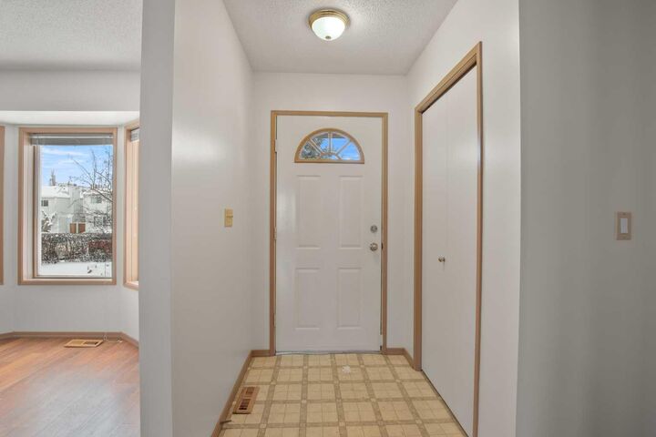 Property Photo:  11 Ellenwood Drive  AB T4R 2E3 
