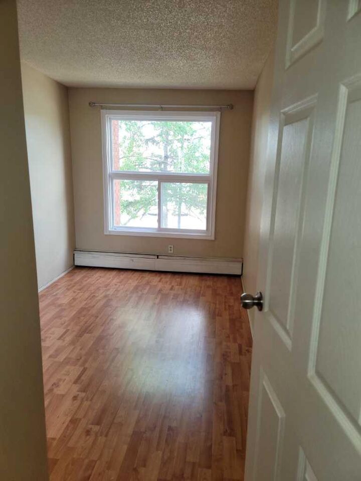 Property Photo:  1712 38 Street SE 209  AB T2A 1H1 