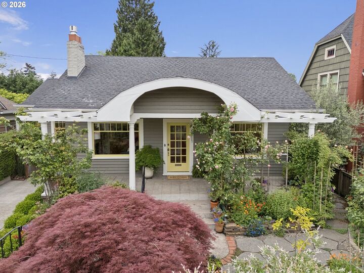 Property Photo:  3127 NE Mason St  OR 97211 
