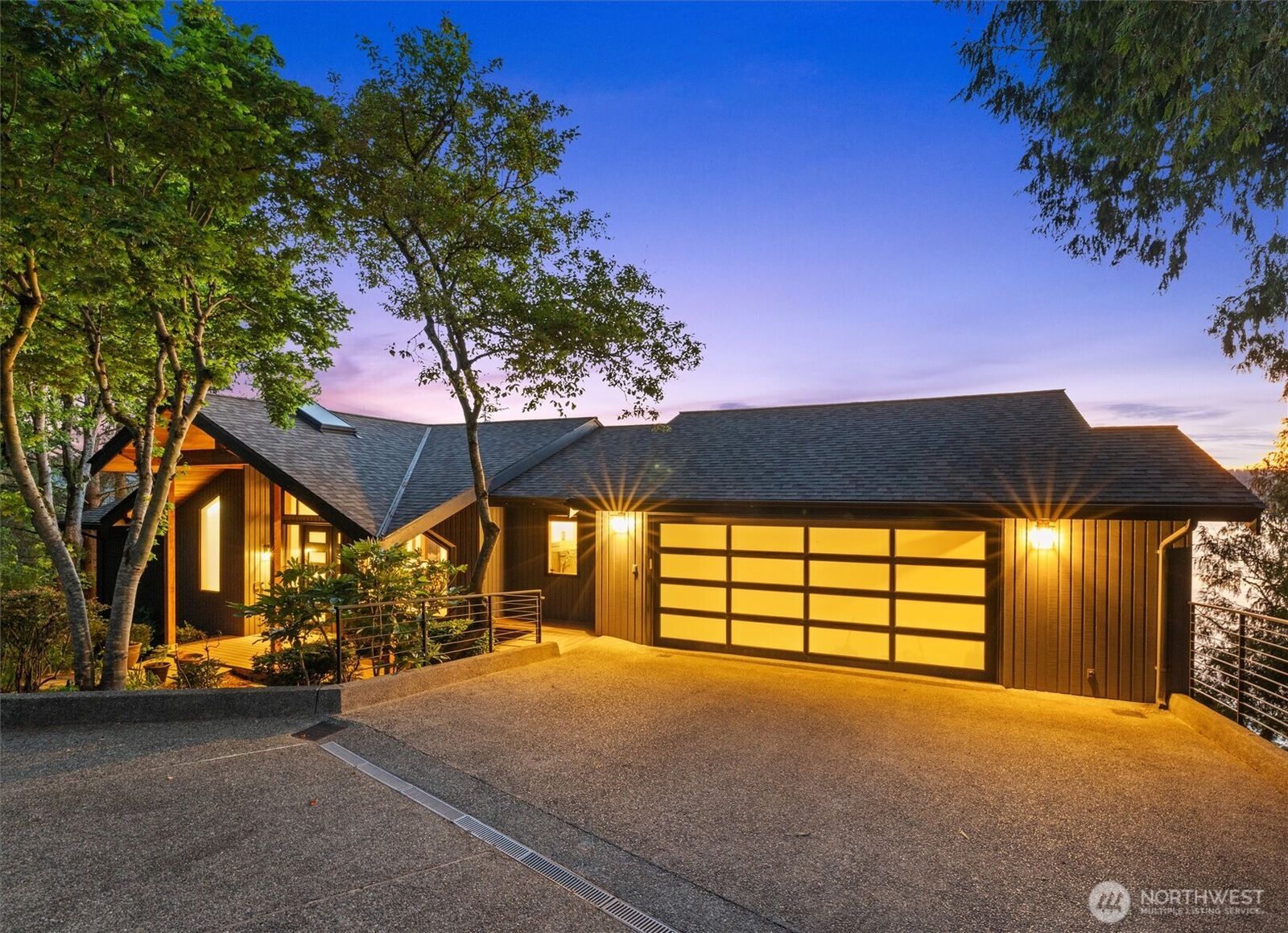 Property Photo:  5970 NE Arrowhead Drive  WA 98028 