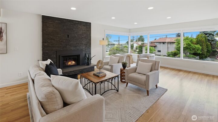 Property Photo:  812  Main Street  WA 98020 