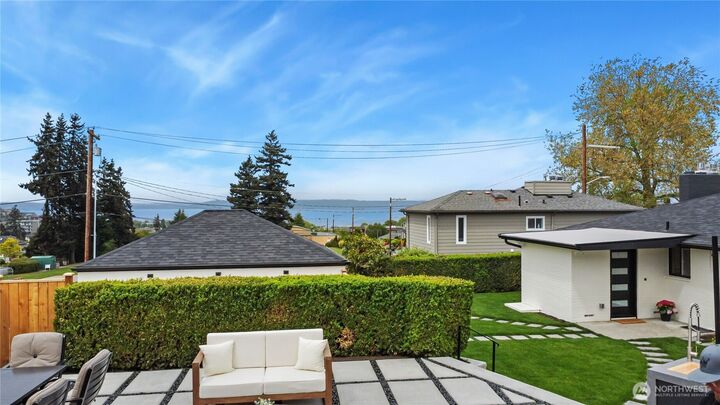 Property Photo:  812  Main Street  WA 98020 
