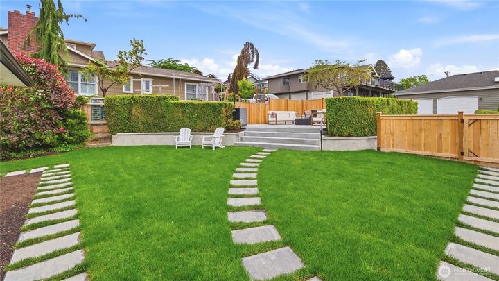Property Photo:  812  Main Street  WA 98020 
