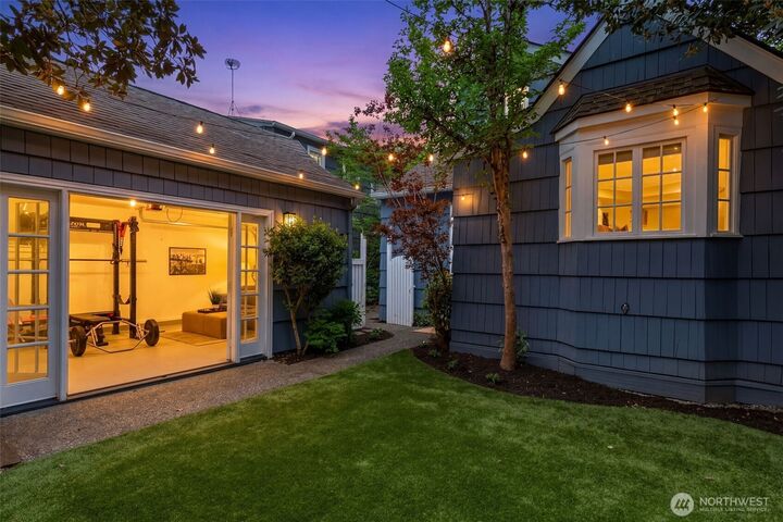 Property Photo:  1945  Boyer Avenue E  WA 98112 