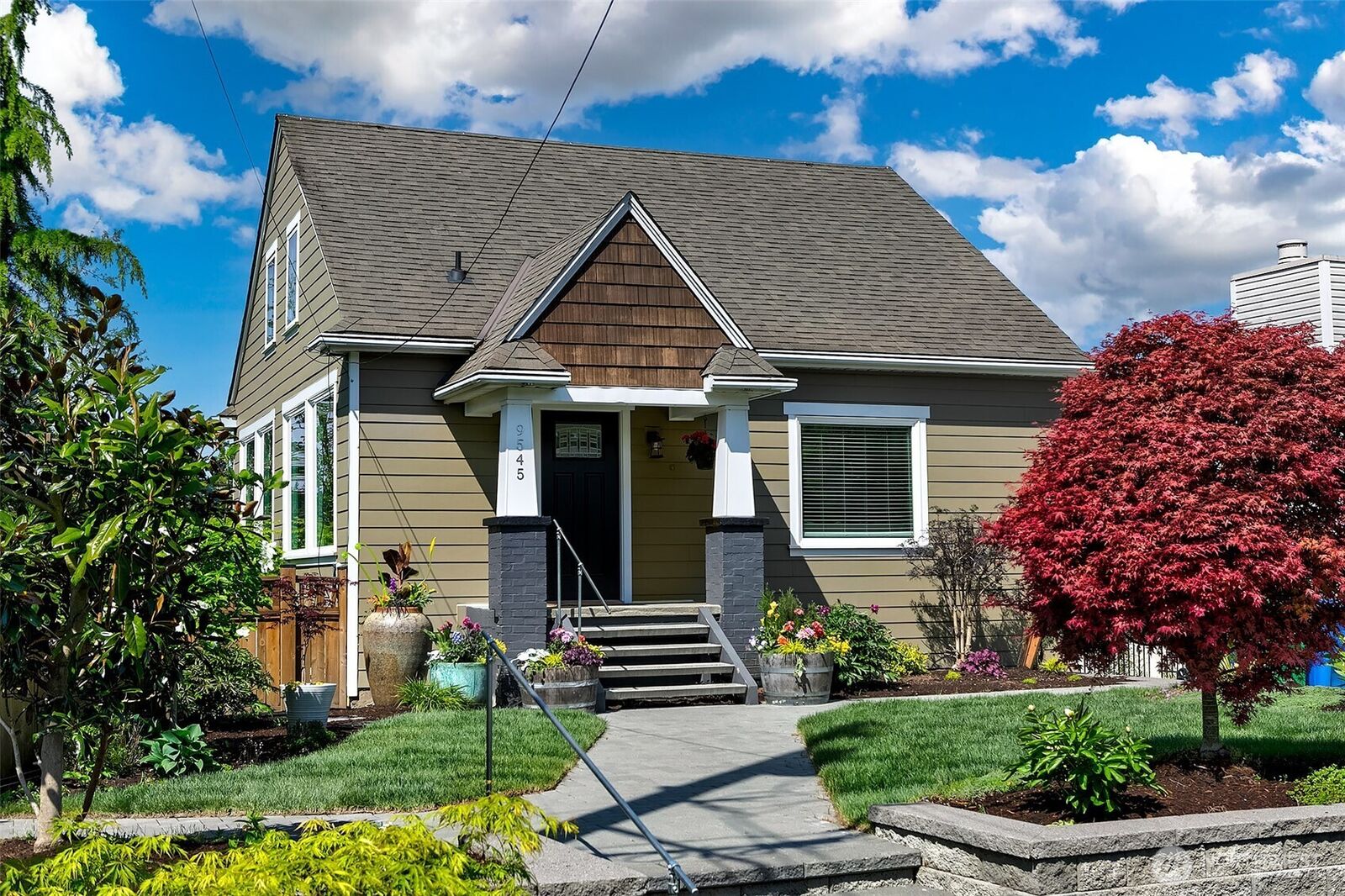 Property Photo:  9545  2nd Avenue NW  WA 98117 