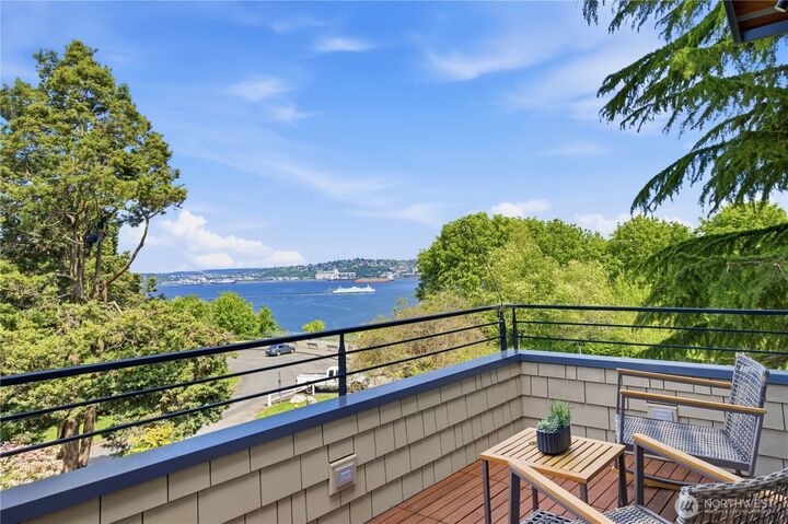 Property Photo:  1311  Palm Avenue SW  WA 98116 