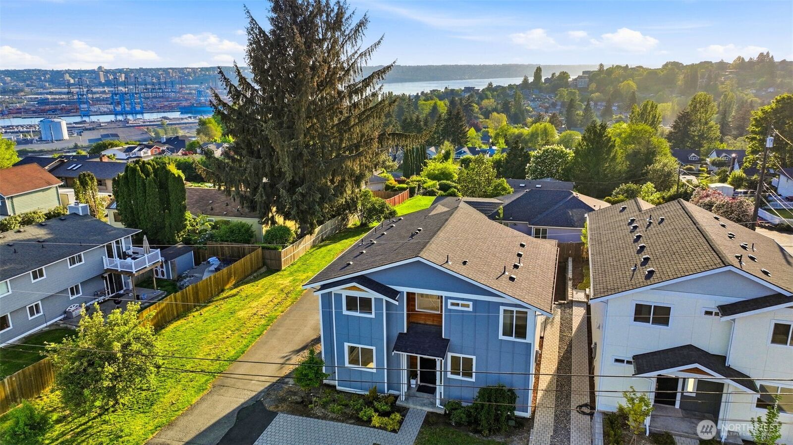 Property Photo:  3058  44th Avenue NE  WA 98422 