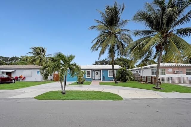 Property Photo: 1913 Thomas Street FL 33020