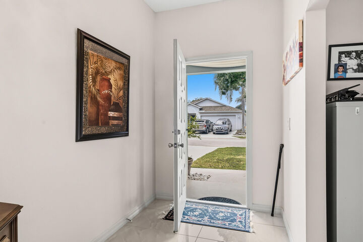 Property Photo:  1013 E 13th Square  FL 32960 