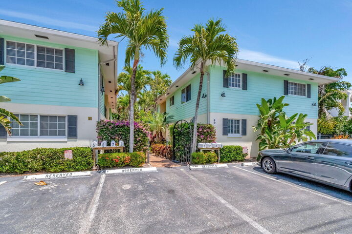 Property Photo:  49 SE 7th Avenue 4  FL 33483 