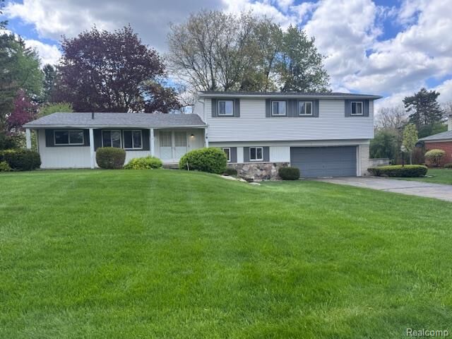 Property Photo:  2712 Rambling Way  MI 48302 