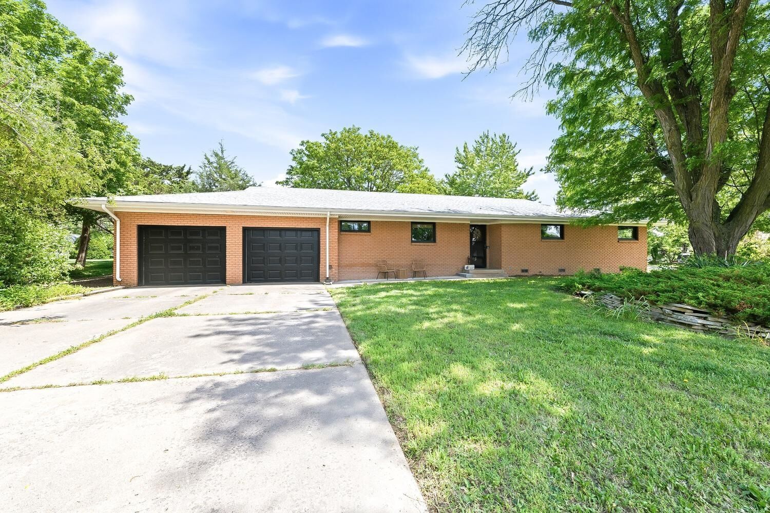 Property Photo:  230 S Westview  KS 67002 
