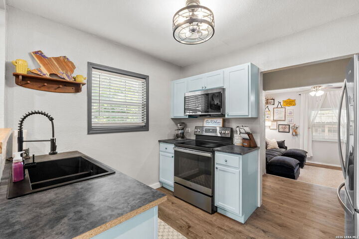 Property Photo: 1214 London St TX 78009