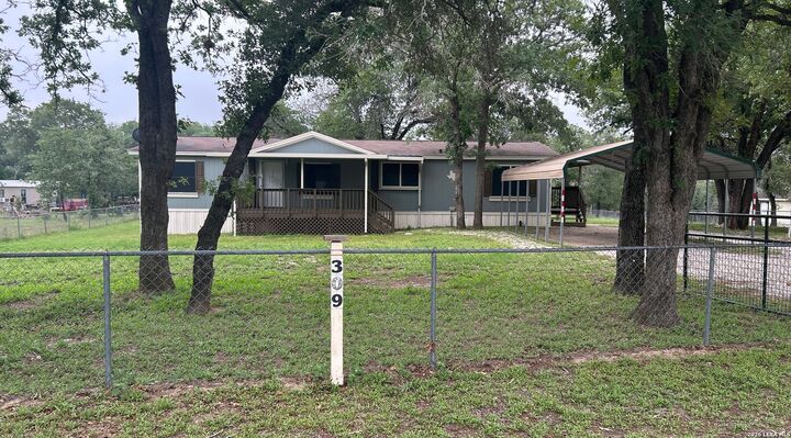 Property Photo:  309 Hickory Run  TX 78121 