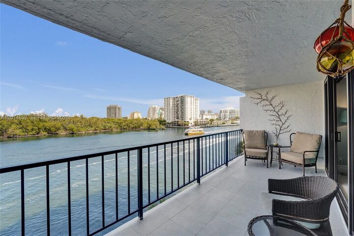 Property Photo:  936 Intracoastal Dr 4F  FL 33304 