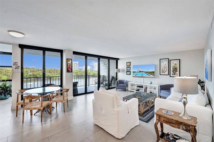 Property Photo: 936 Intracoastal Dr 4F FL 33304