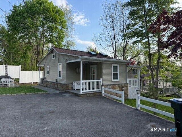 Property Photo:  