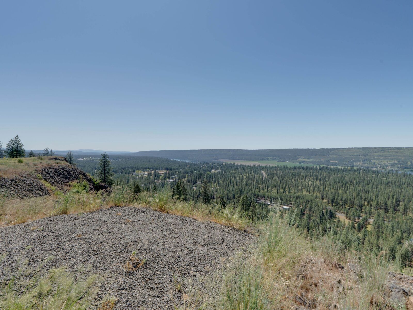 Property Photo:  6560 Pine Ridge Way  WA 99026 
