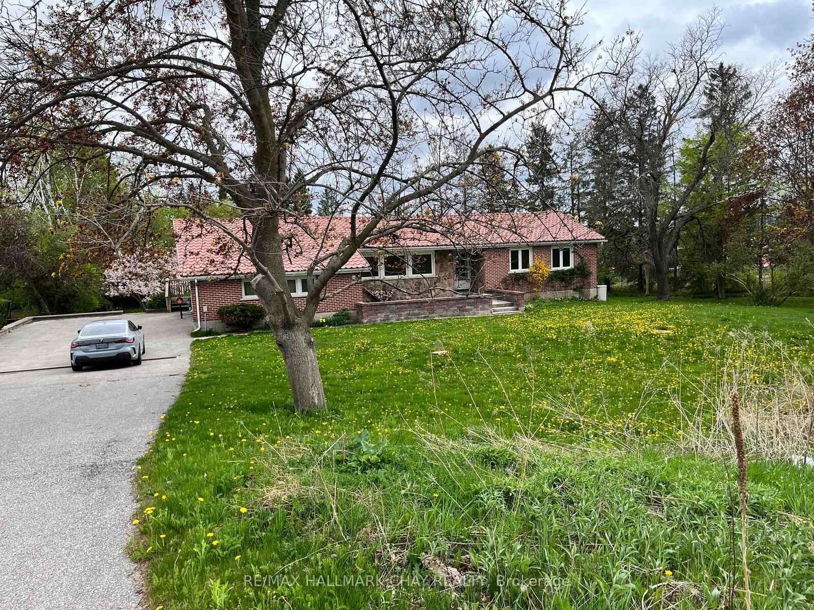 Property Photo: 595 Big Bay Point Road E ON L4N 3Z9