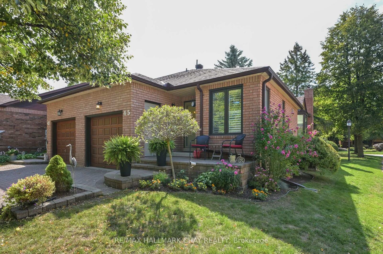Property Photo: 45 Green Briar Road ON L9R 1R6
