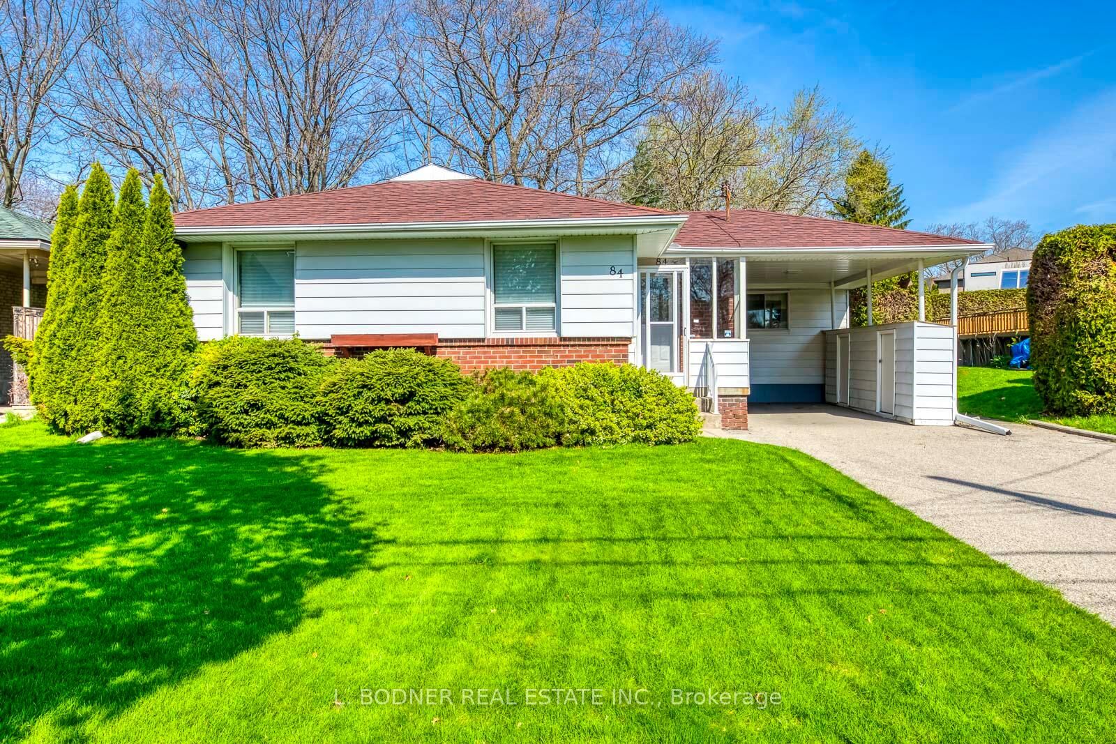 Property Photo: 84 Ravenscrest Drive ON M9B 5N3