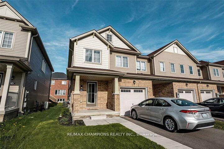 7732 White Pine Crescent — photo 1