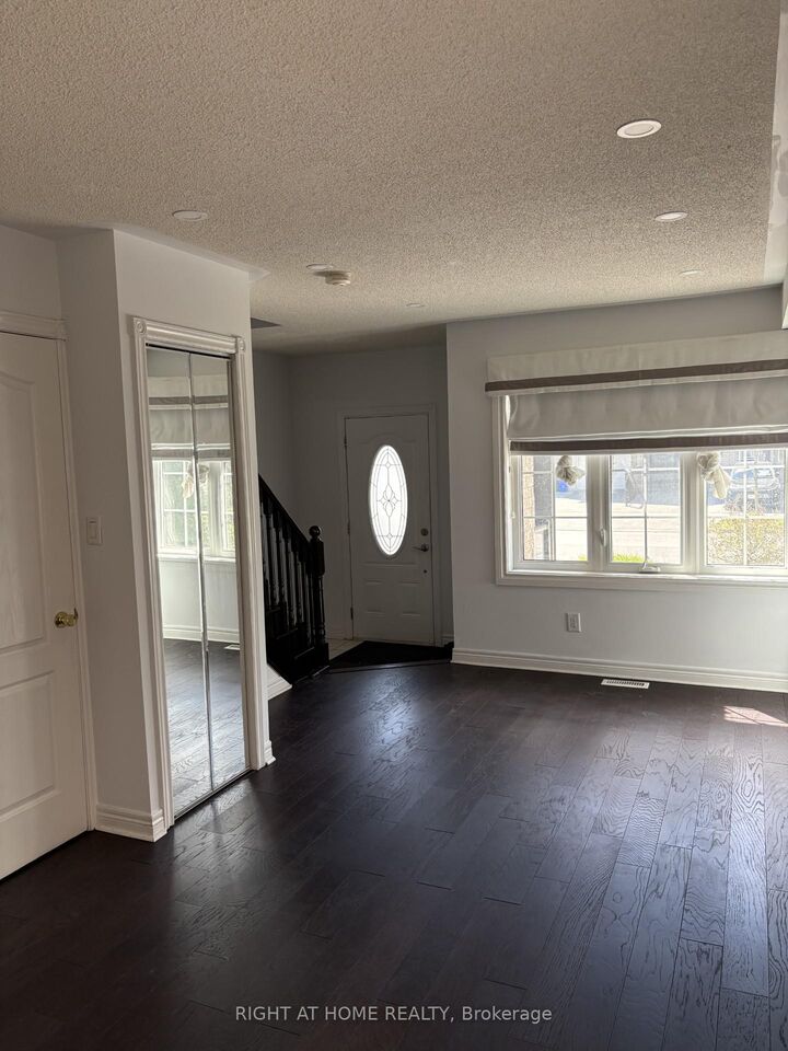 48 Grand Valley Boulevard — photo 1