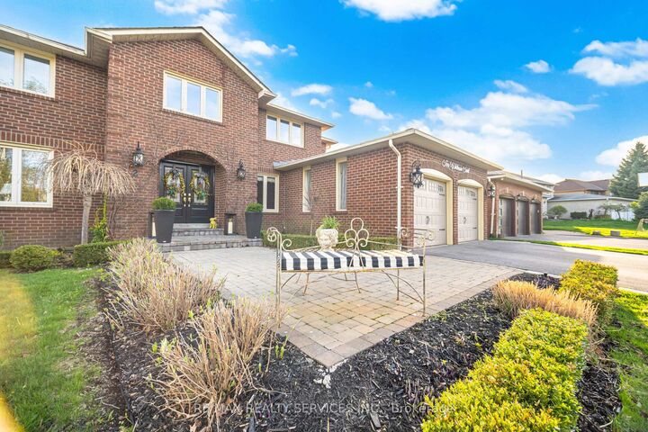 Property Photo: 2 Whitmore Court ON L6Z 2A5
