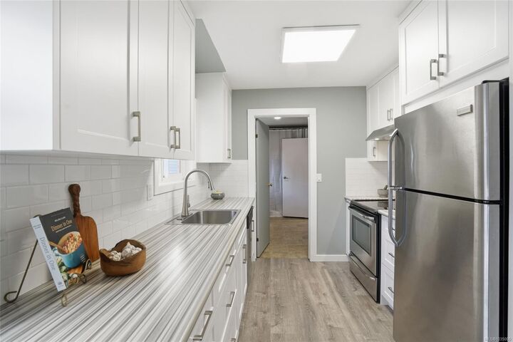 Property Photo:  668 Foster Dr  BC V9P 1A8 